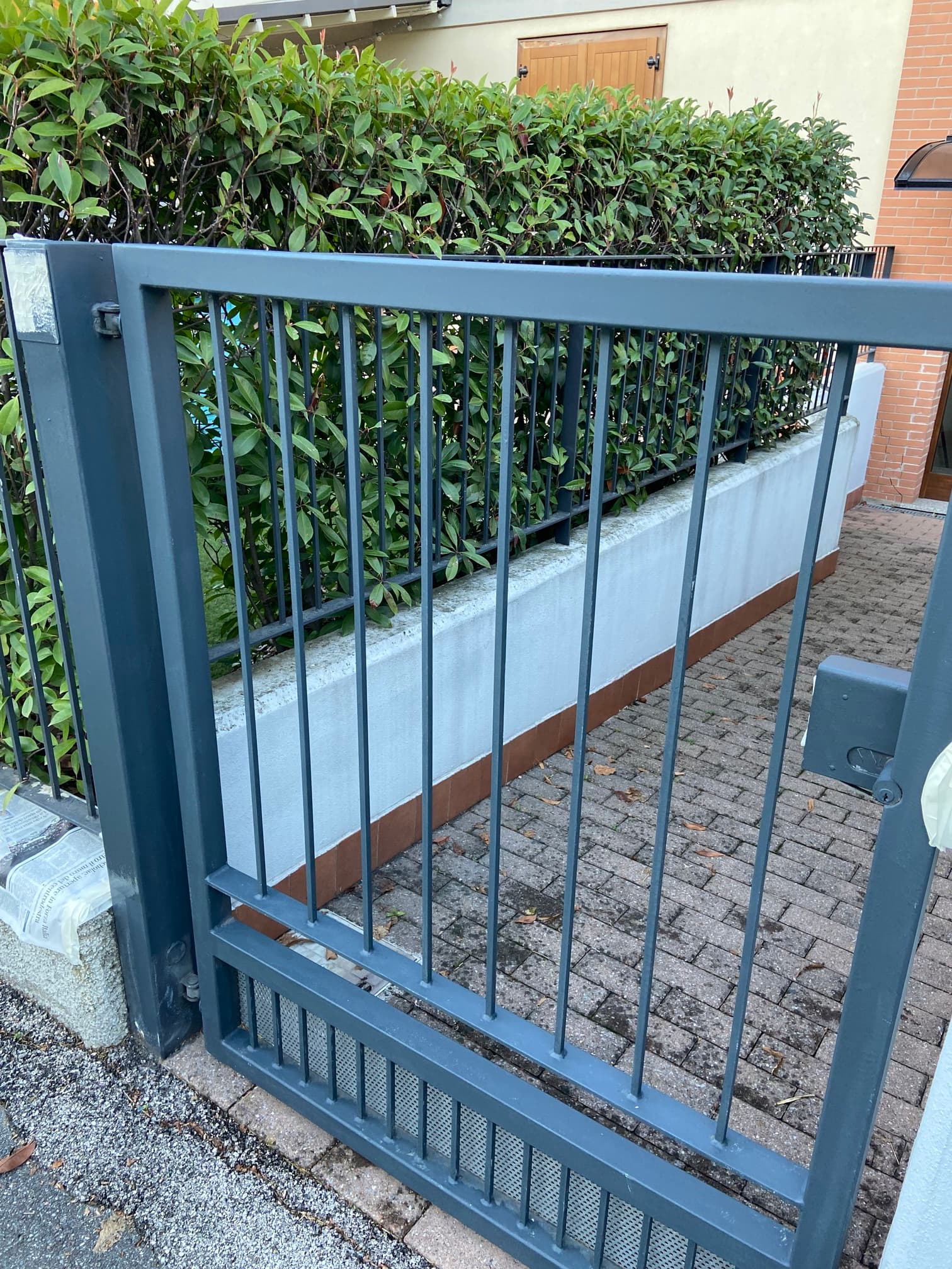 Imbiancature Recanati Samuele - Verniciatura di ringhiere, recinzioni e gronde in legno